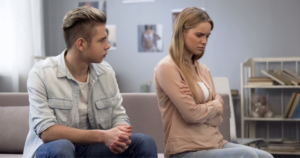 Read more about the article People who always chase unavailable partners usually had these 7 experiences growing up, according to psychology