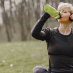 8 daily habits of fit people who never go to the gym