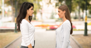 Read more about the article 7 signs someone is only pretending to be a good person, according to psychology
