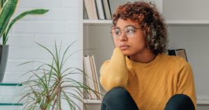 Read more about the article Behaviors of people who have no close friends or family to rely on, according to psychology