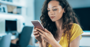 Read more about the article People who are quiet in group chats often possess these 8 unique traits according to psychology