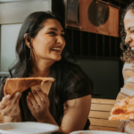 7 behaviors of women who are joyful on the surface but deeply unhappy underneath