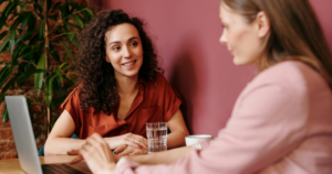 Read more about the article 7 behaviors of people who are polite but not genuinely kind, says psychology
