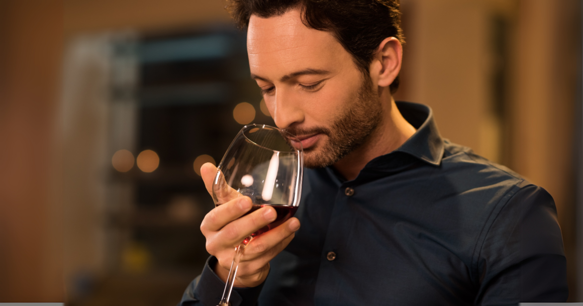 You are currently viewing People who need a glass of wine to relax in the evenings often display these 7 habits without realizing it