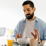 If a man displays these 7 behaviors, he’ll never be happy in life (according to psychology)