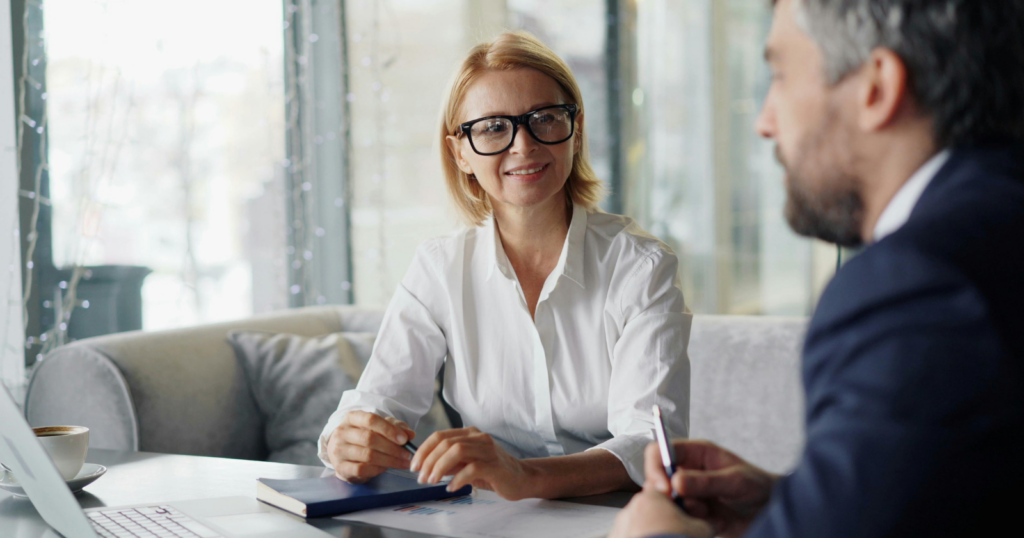 You are currently viewing If you can do these 7 things without feeling awkward, you have better social skills than the average person