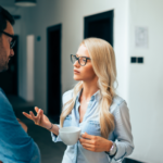 7 signs you’re dealing with someone seems kind on the surface but deep down is emotionally manipulative