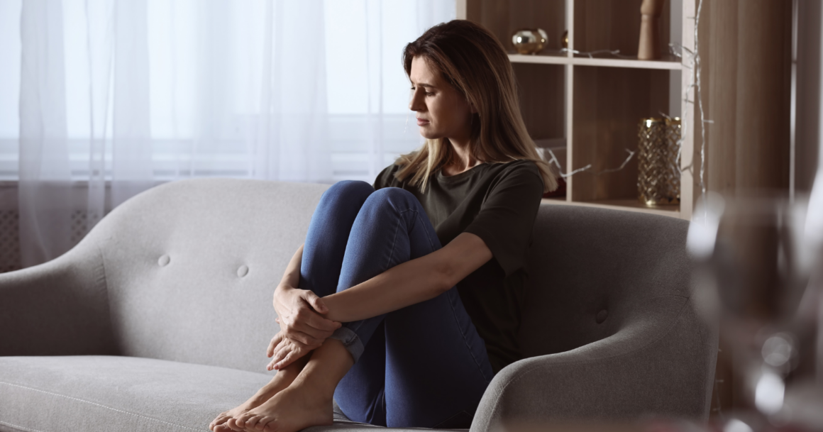 You are currently viewing 7 signs someone is deeply unhappy in life but doesn’t realize it, according to psychology