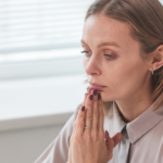 7 subtle behaviors of people who grew up with very little emotional support