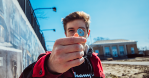 Read more about the article 9 reasons smart people secretly flip a coin to make big decisions
