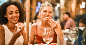 Read more about the article People who feel awkward taking the last piece of food usually display these 7 behaviors, says psychology