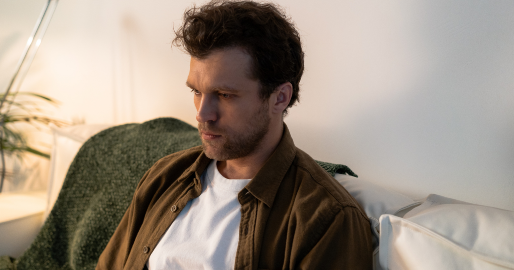 You are currently viewing If a man displays these 10 subtle behaviors, he’s given up on trying to be happy