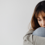 7 behaviors of people who are strong on the outside but emotionally detached on the inside
