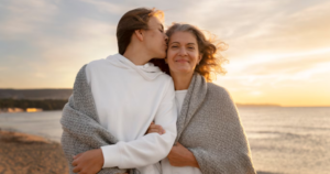 Read more about the article If you recognize these 7 behaviors, you have an unusually strong bond with your adult child
