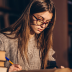 7 quirky habits that point to very high intelligence in a person, according to psychology