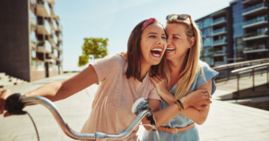 Read more about the article 8 phrases people with excellent social skills use to make others feel special