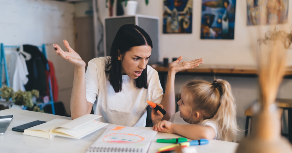 You are currently viewing 10 phrases narcissistic parents use to break their children’s confidence, according to psychology