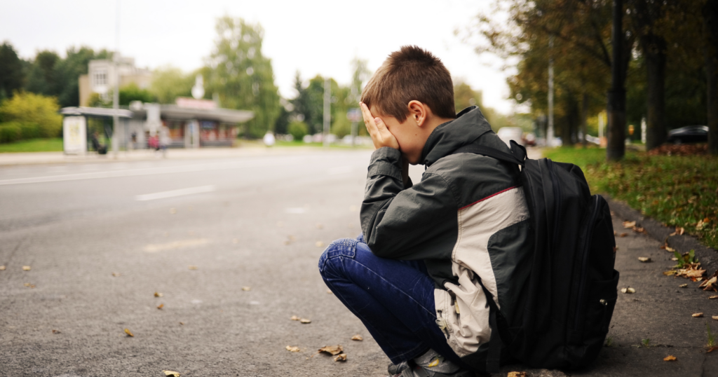 You are currently viewing If your childhood felt emotionally unstable, these 8 adult behaviors will make total sense