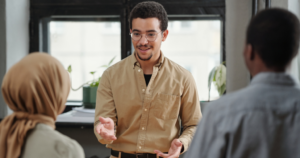 Read more about the article If someone says one of these 8 phrases during conversation, they’re a high-level thinker