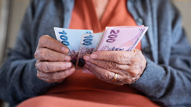 You are currently viewing 7 Things Wealthy Retirees Refuse to Buy And How It Keeps Them Financially Stress-Free
