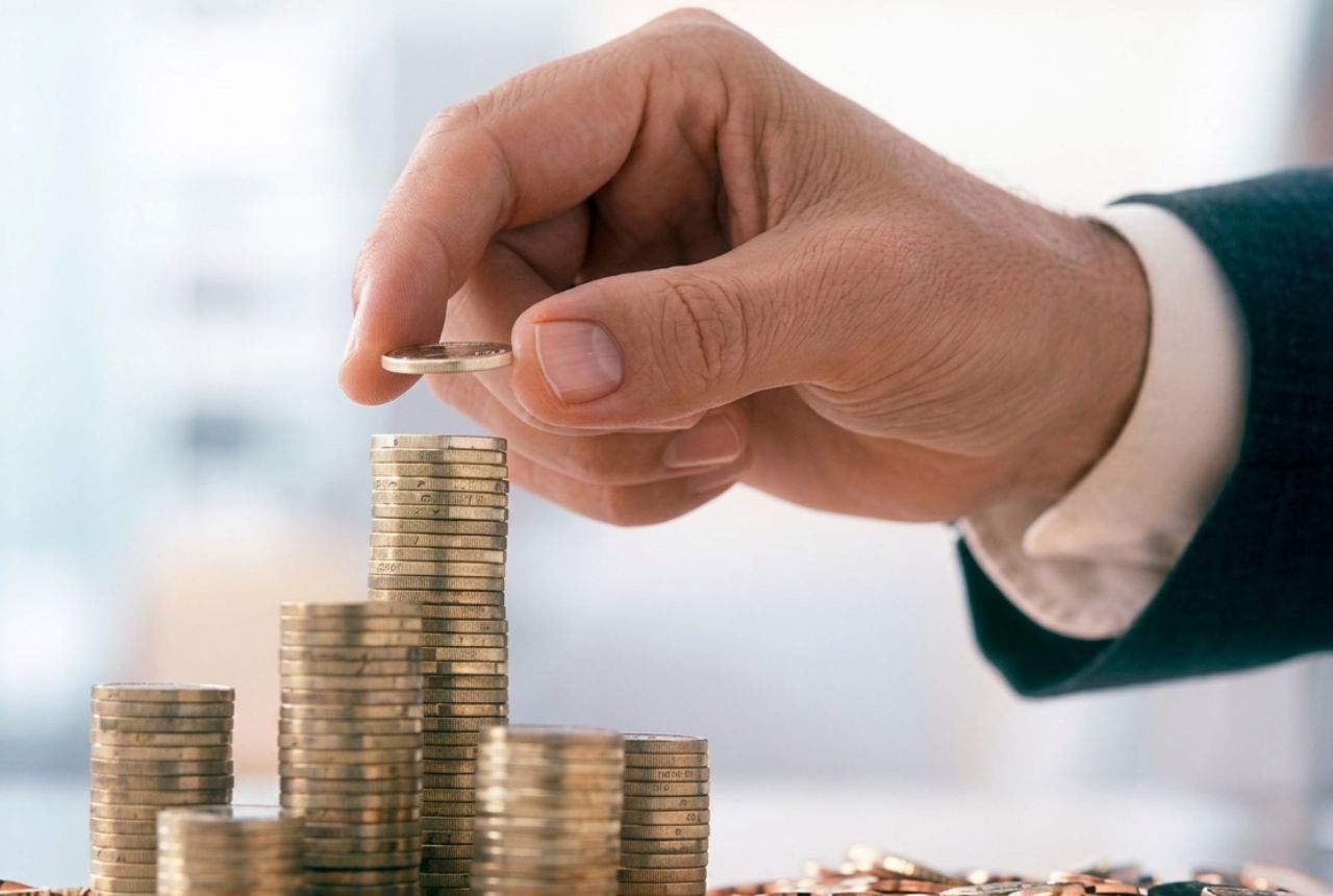 You are currently viewing 7 Money Rules Nobody Taught You (But Everyone Rich Follows)