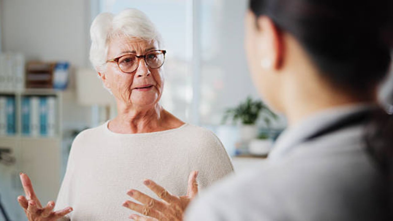 You are currently viewing 13 Ugly Habits in Old Age That Quietly Push People Away (But They’re Afraid to Tell You)