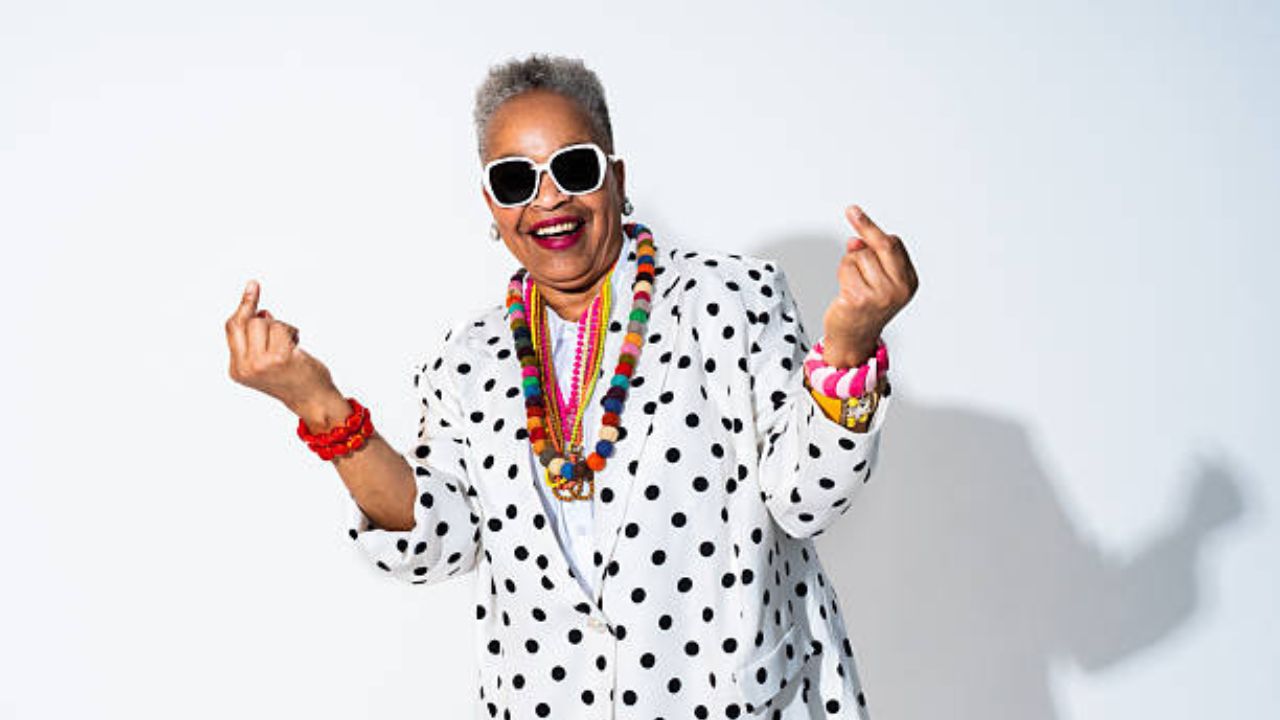 You are currently viewing 5 Things Happy Retirees Quietly Stop Doing to Enjoy a More Peaceful Life