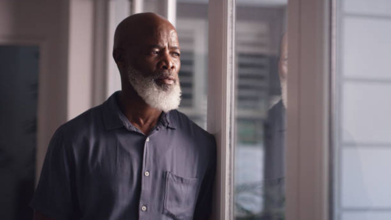 You are currently viewing 7 Secrets You Should Never Tell Your Family After 70 If You Want Peace