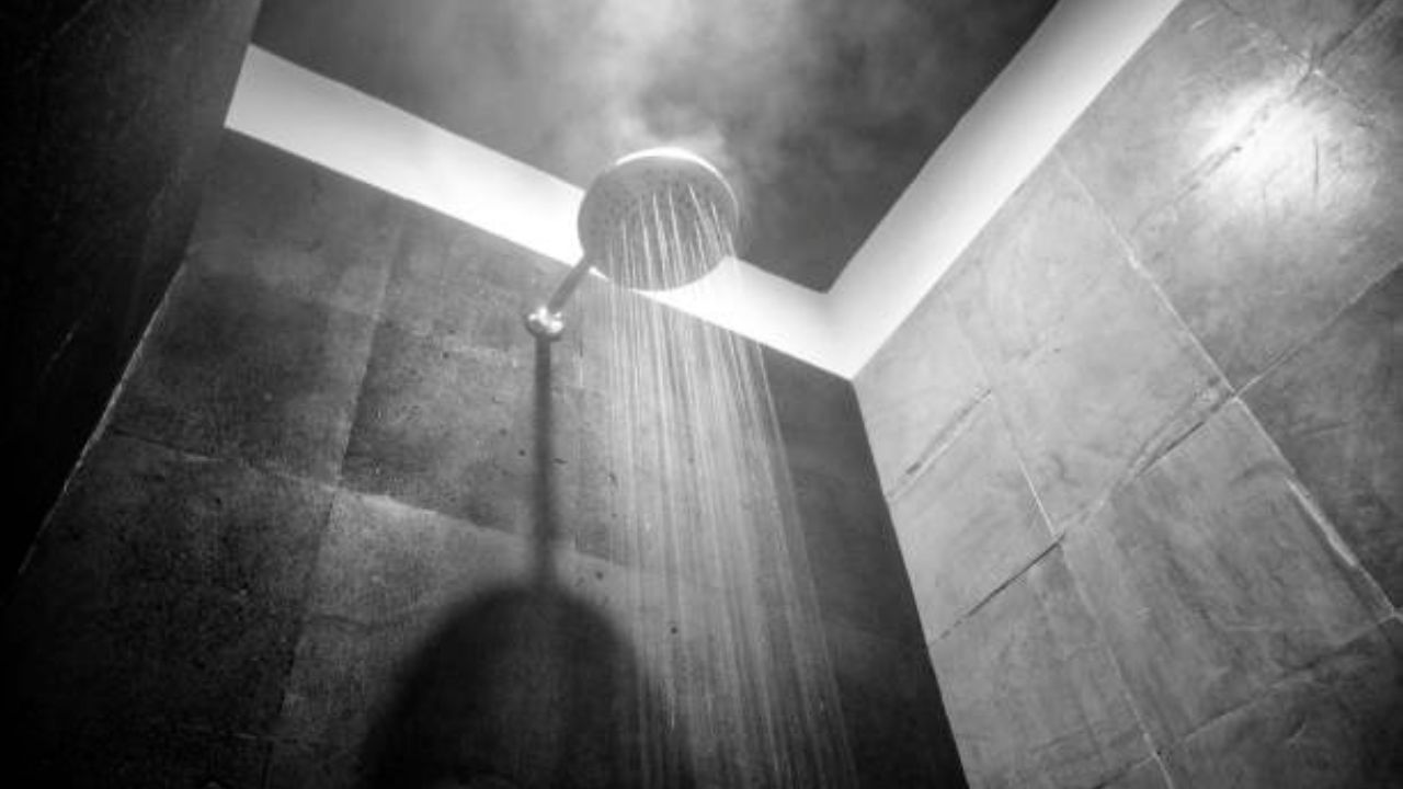 You are currently viewing How Often Should You Shower After 60? 7 Surprising Facts Most Seniors Don’t Know