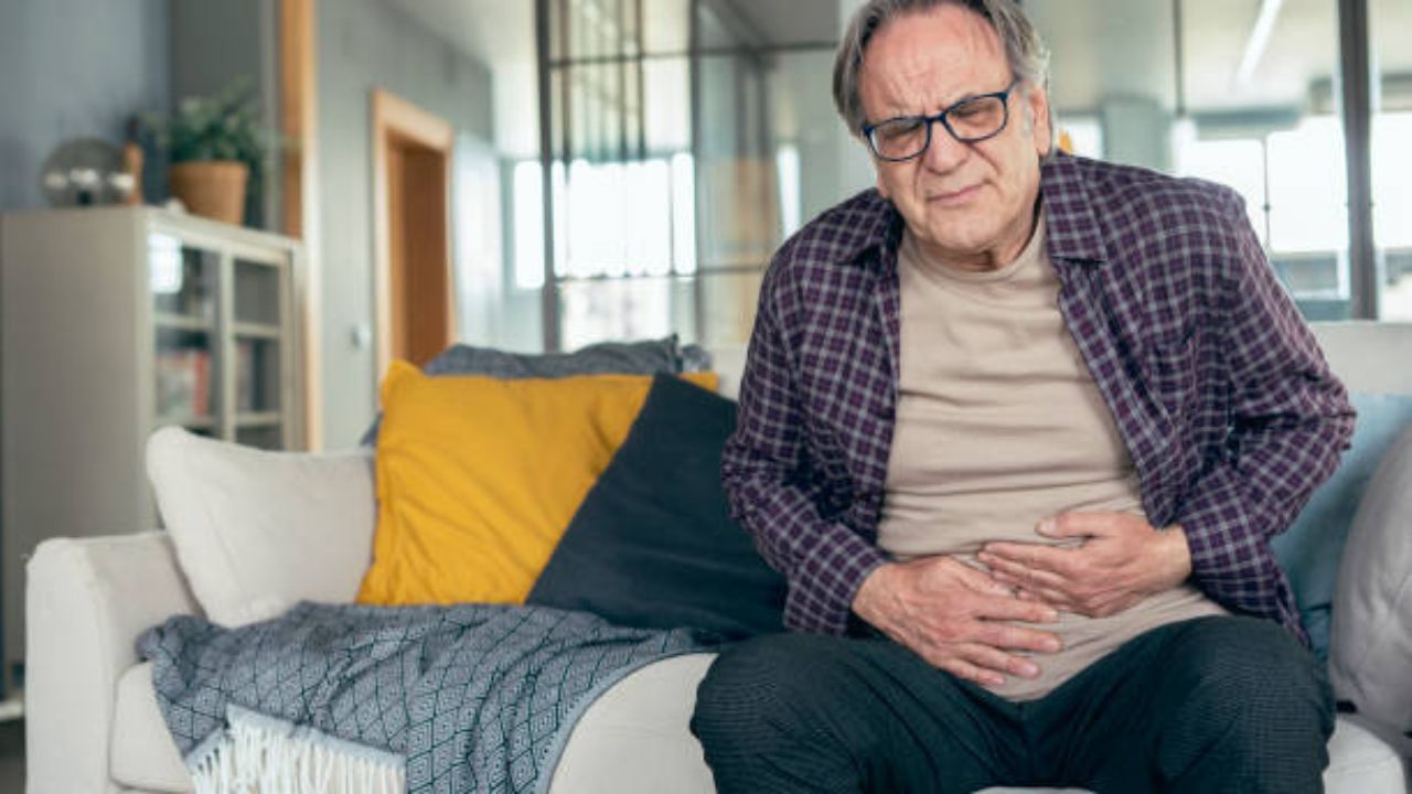 You are currently viewing Over 60? This Nighttime Habit Could Be Making Your Constipation Worse